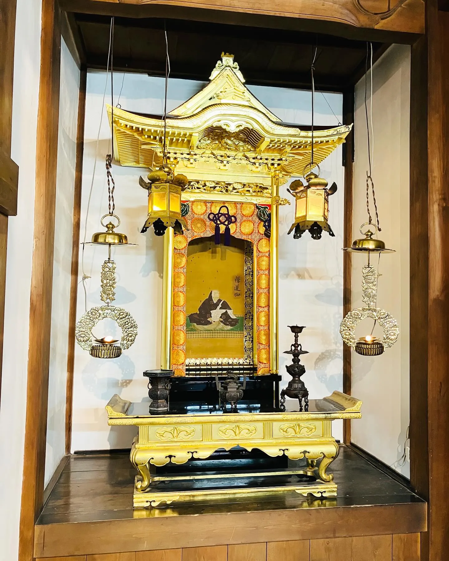大型仏具の納品に伺いました。