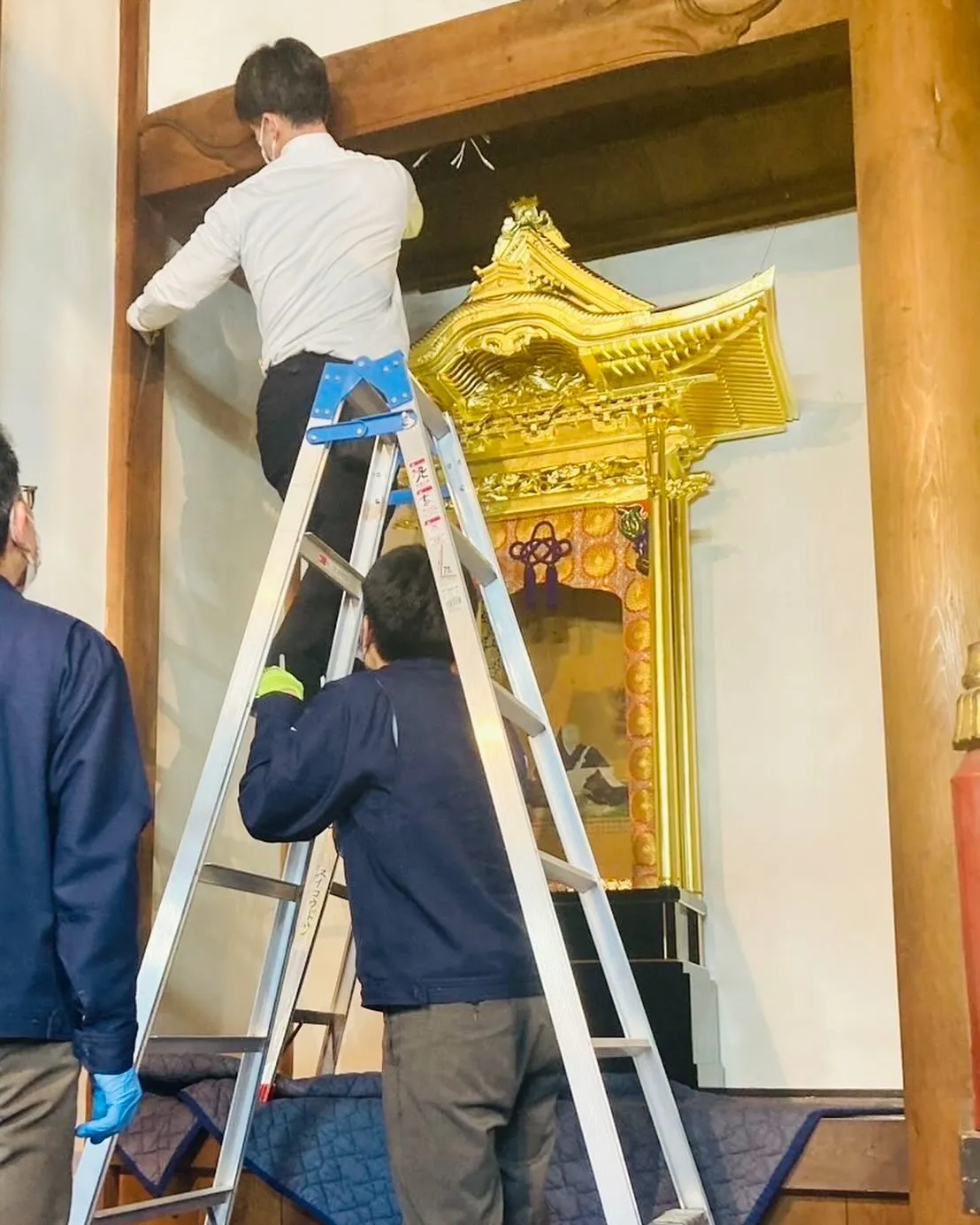 大型仏具の納品に伺いました。