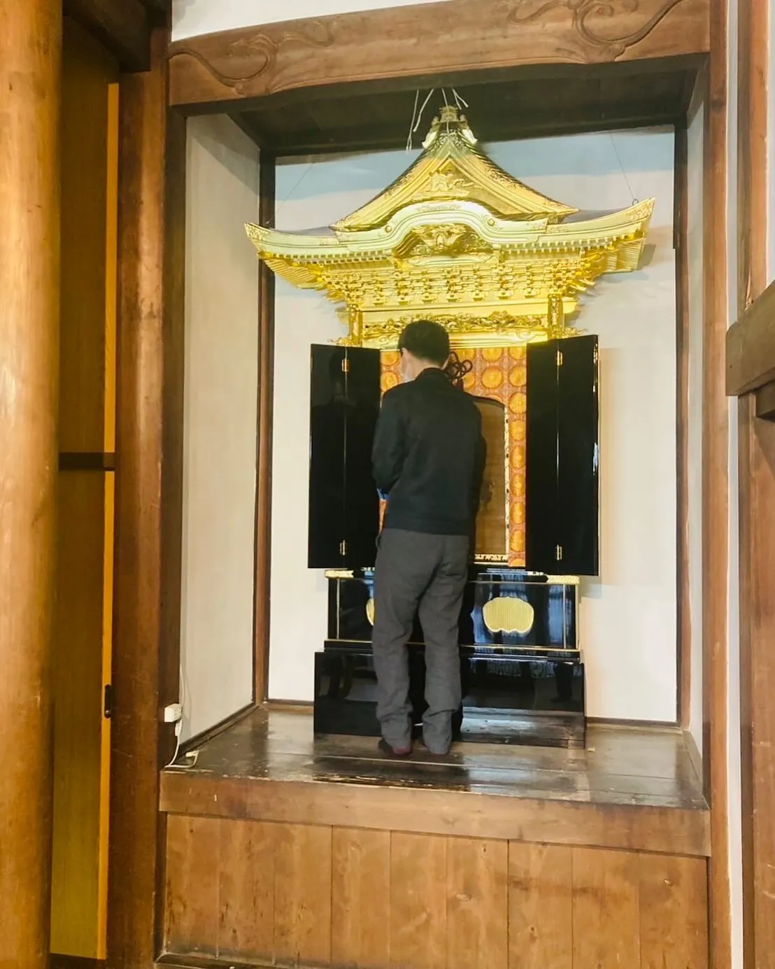 大型仏具の納品に伺いました。