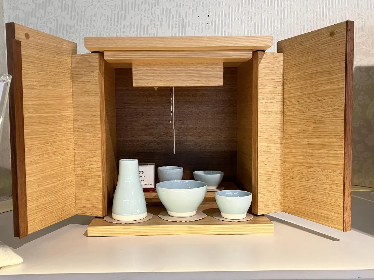 小さなお仏壇がたくさん入荷中です。