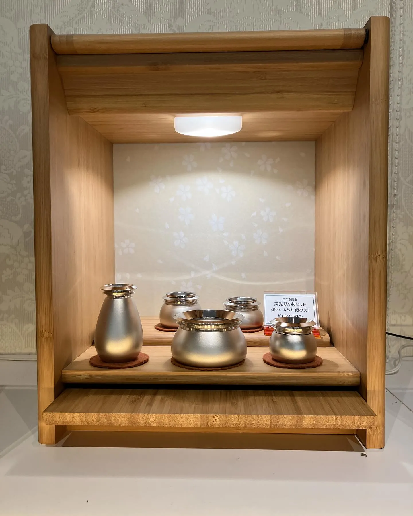 ここ何日かお天気が梅雨のような大阪です。