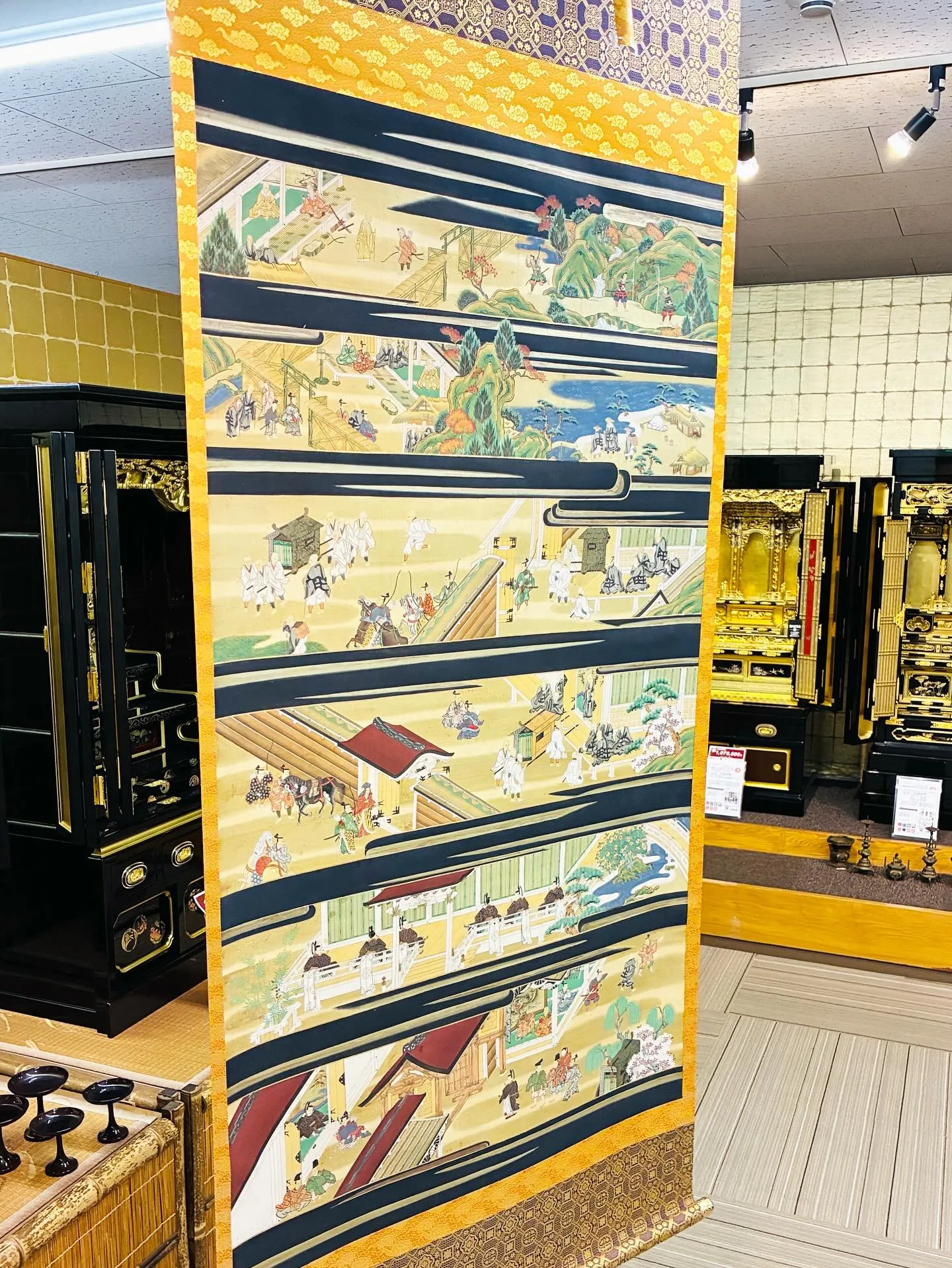 「御絵伝（ごえでん）」掛軸の表具直しを承りました。