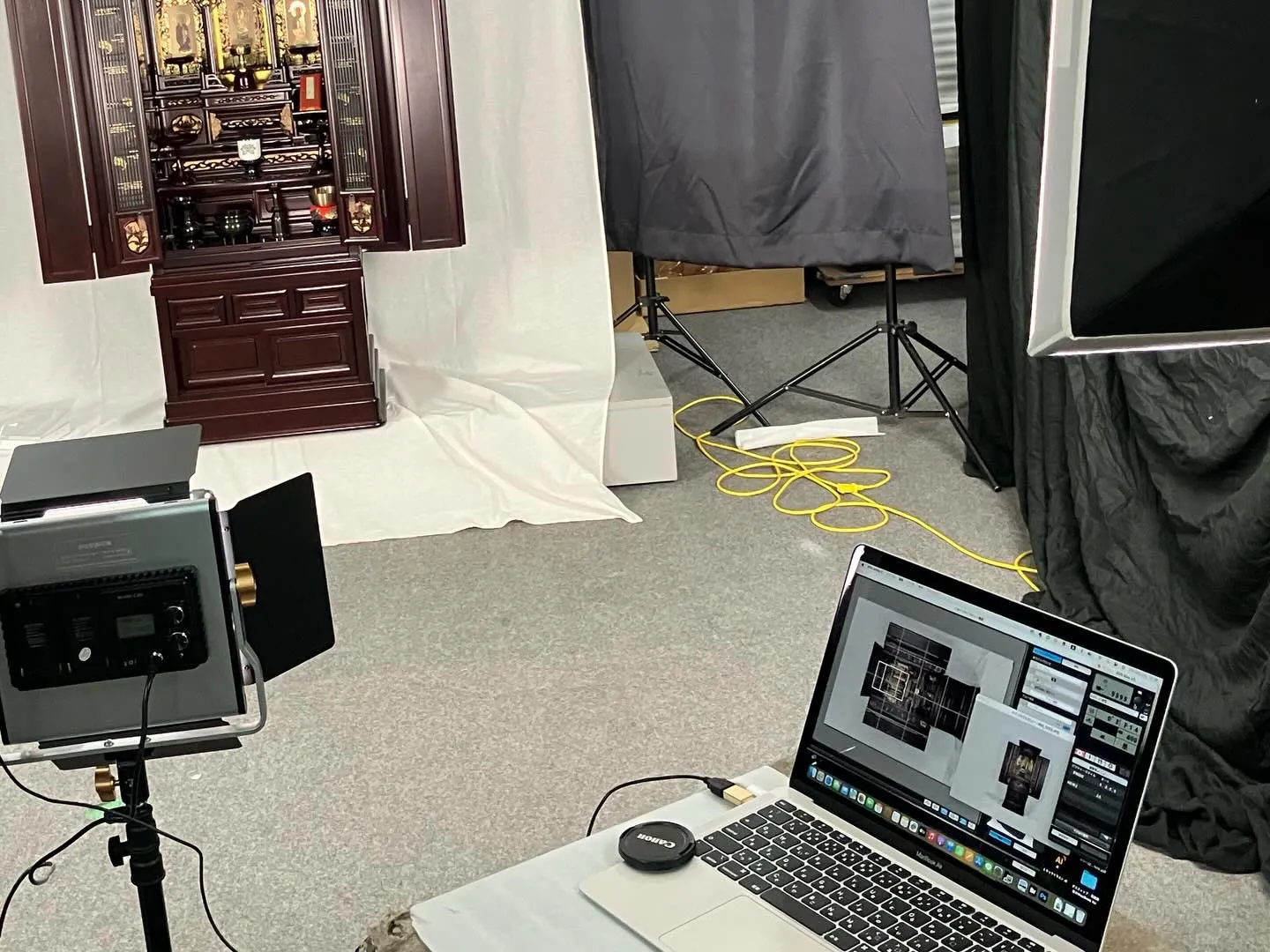 先日、吹田本店の3階に上がろうとするとカーテンに張り紙が。