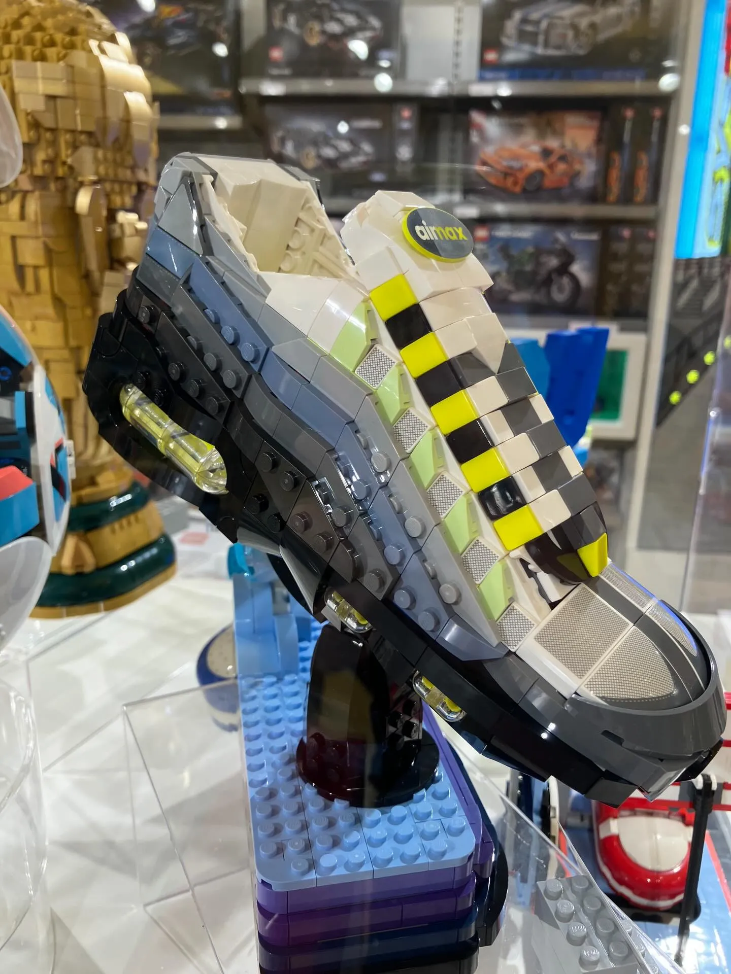 昨日も投稿いたしましたがLEGO続きです。