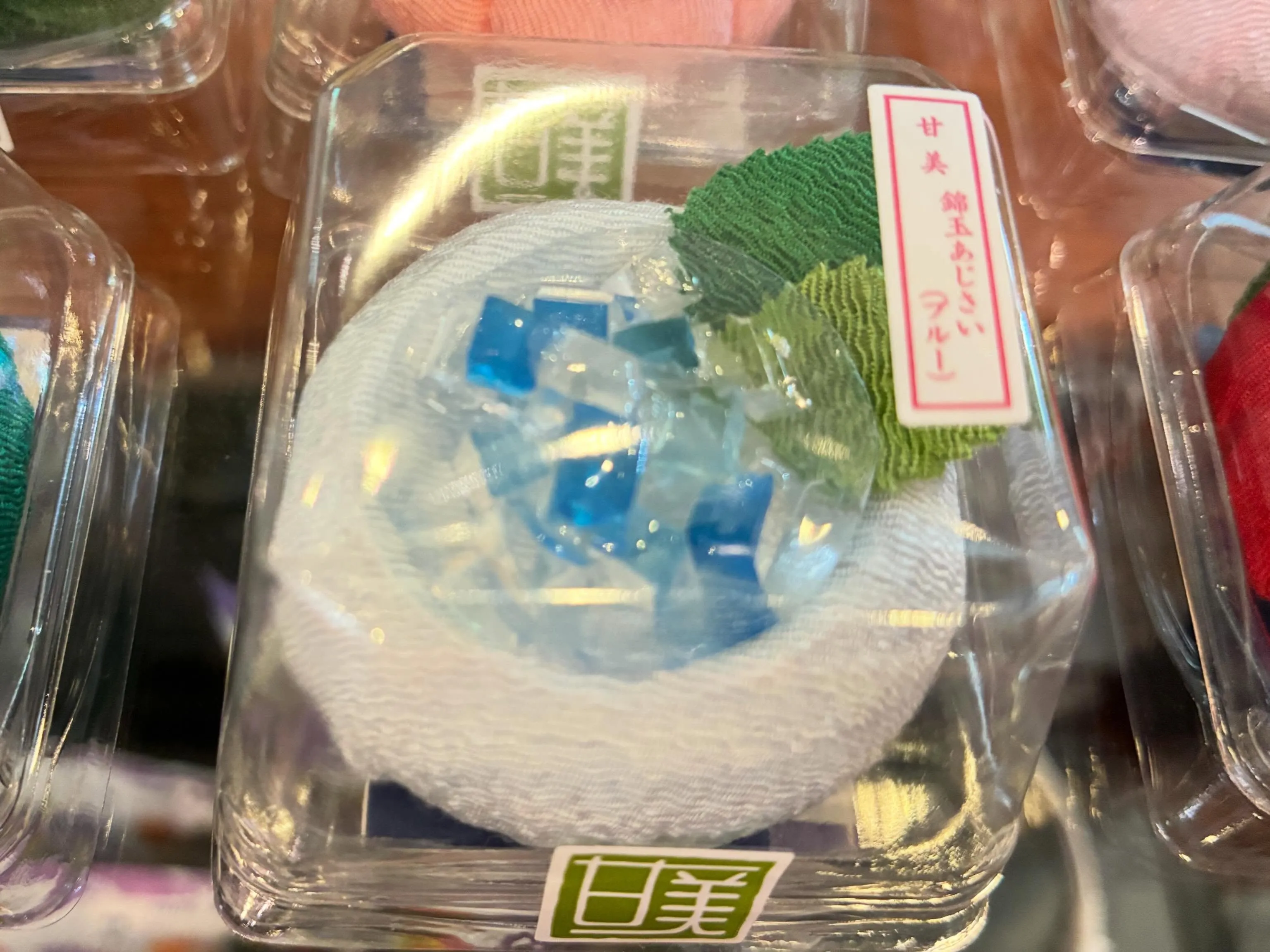ちりめん細工の和菓子がたくさん入荷中です🍡