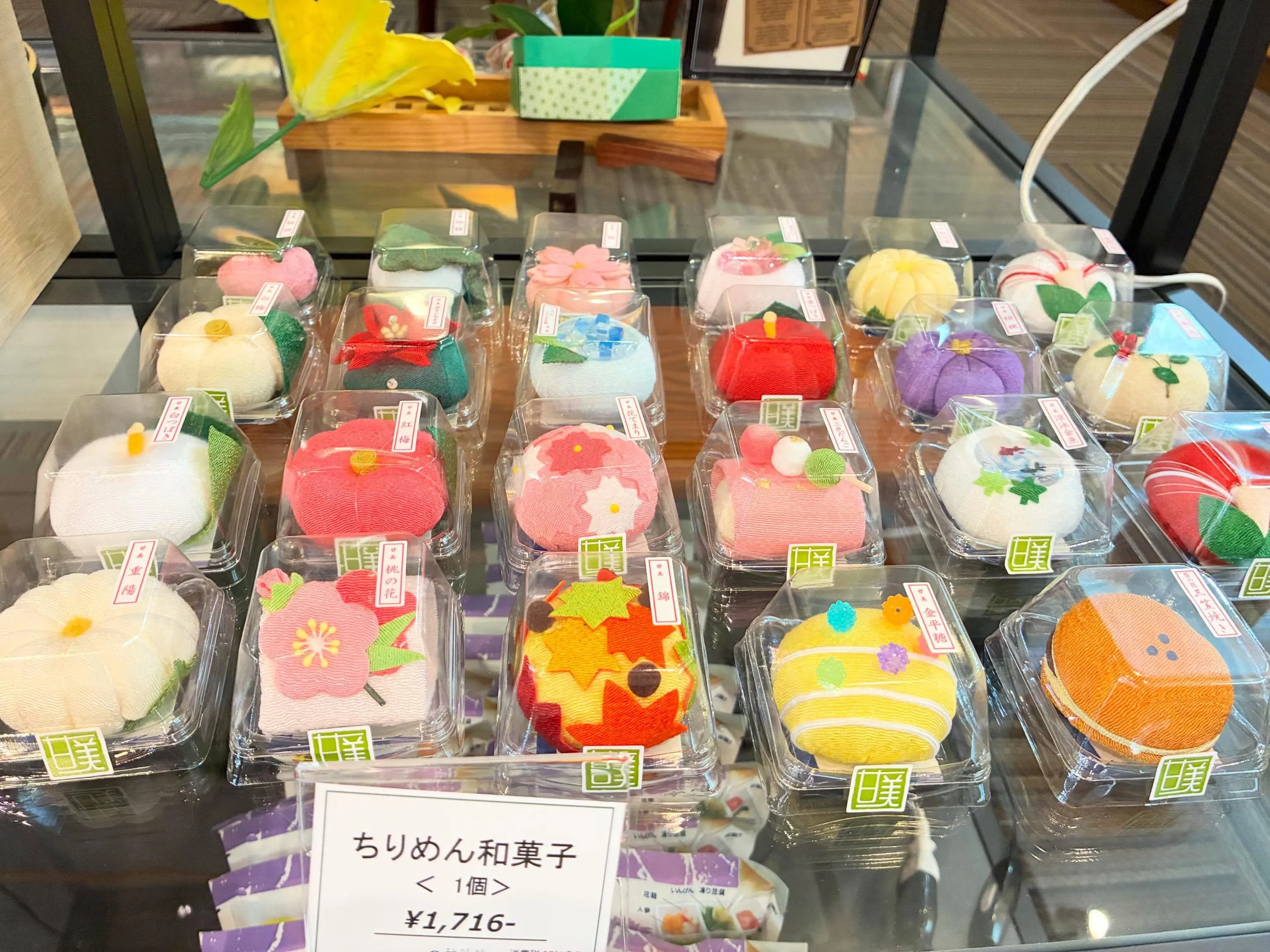 ちりめん細工の和菓子がたくさん入荷中です🍡