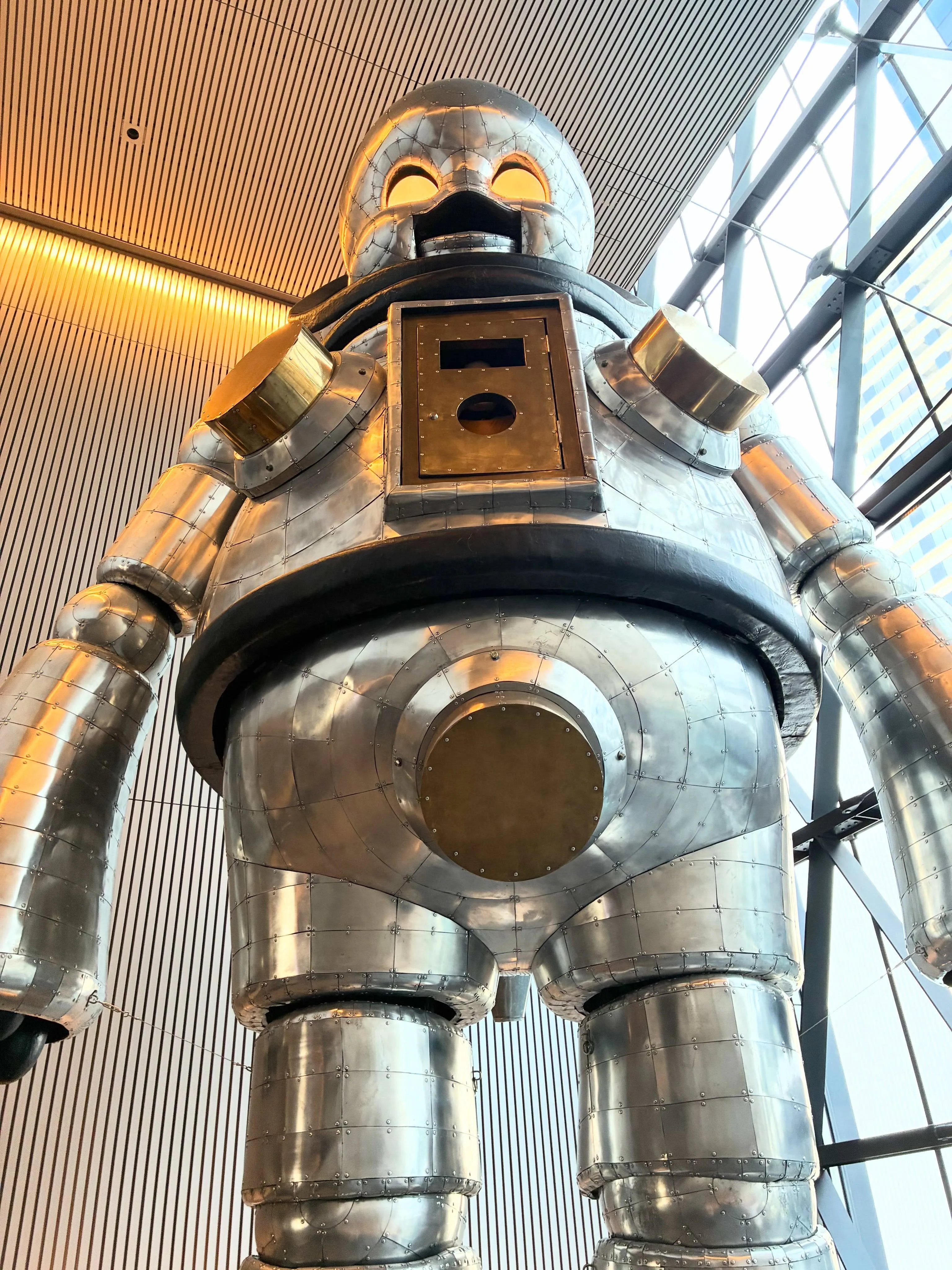 先日、カール・ヴァルザーの作品の鑑賞へ行った中之島美術館。